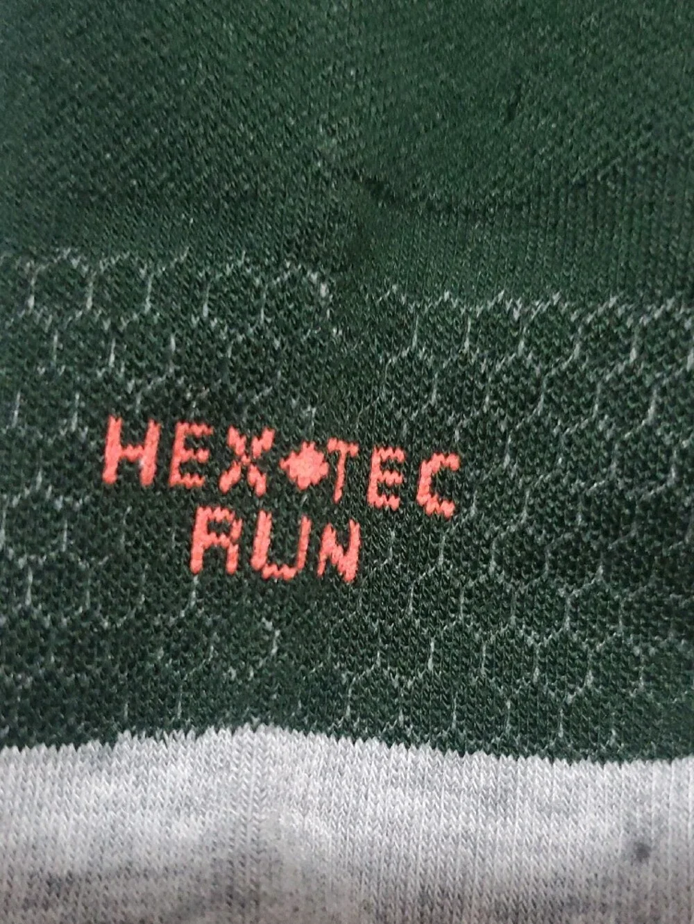 Bombas Men's Low-Cut HEXTEC RUN Athletic Socks in Dark Green, Light Gray-3 Pack